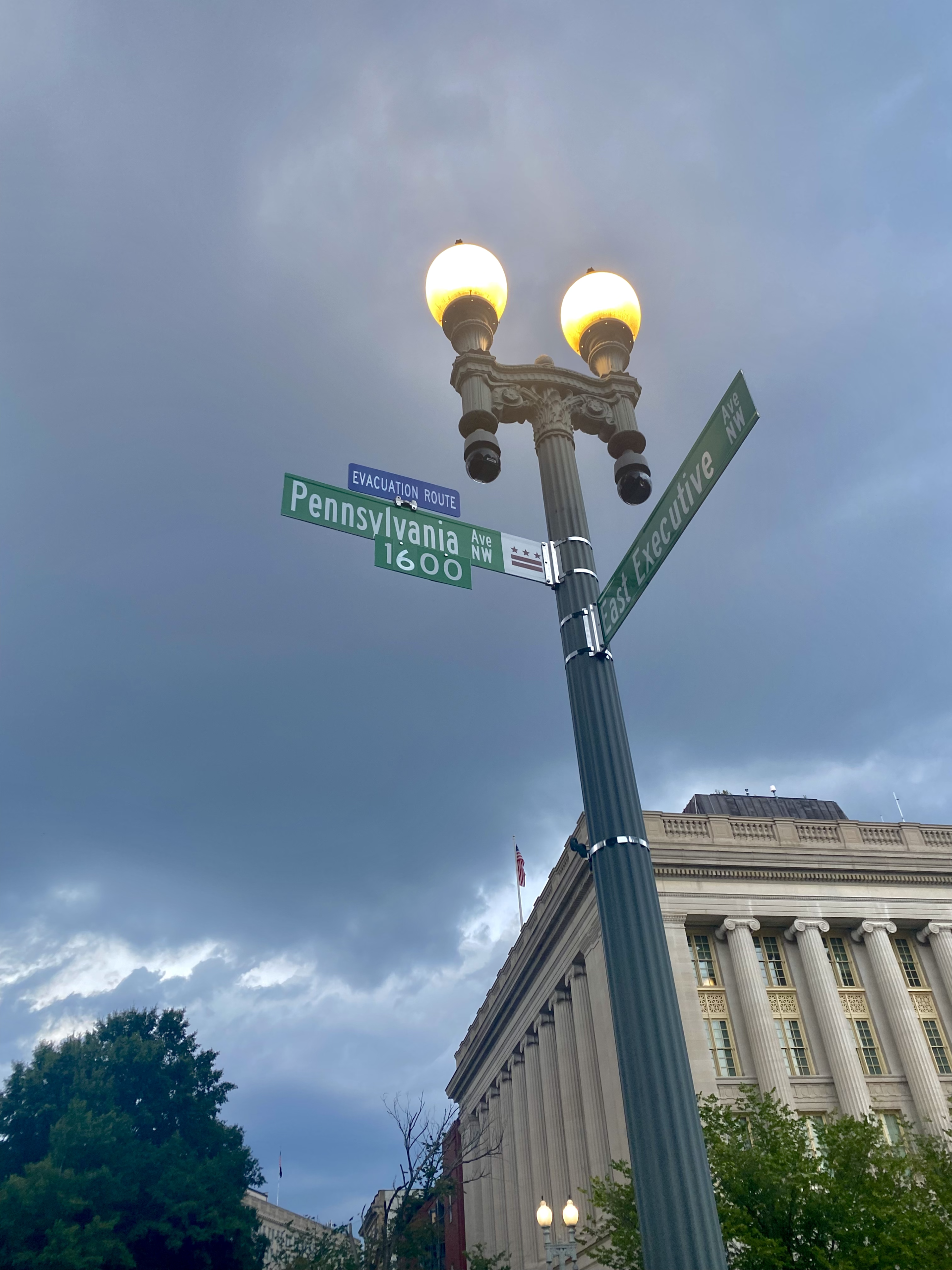 White House - Famous Adress