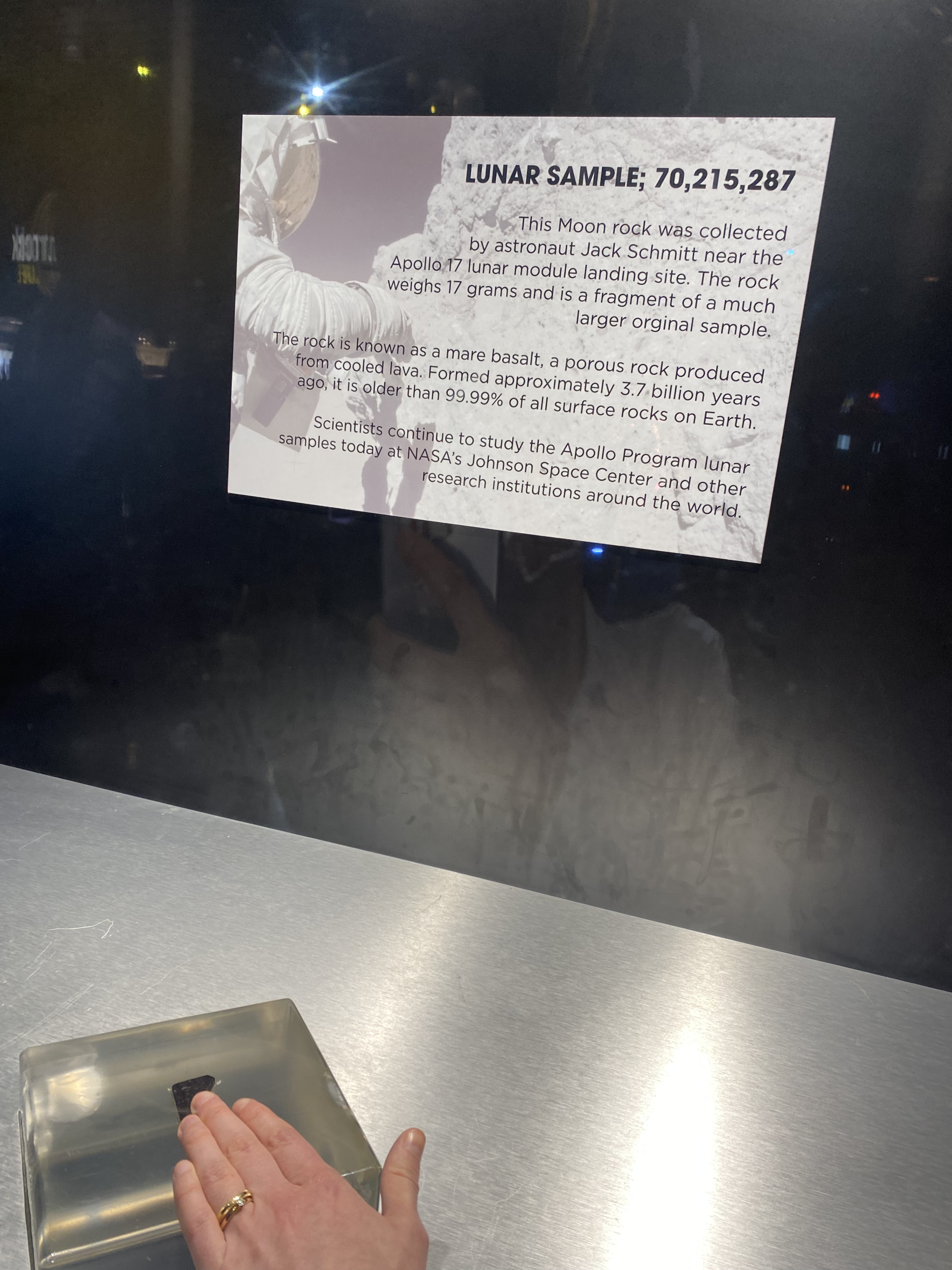 Bucată din luna